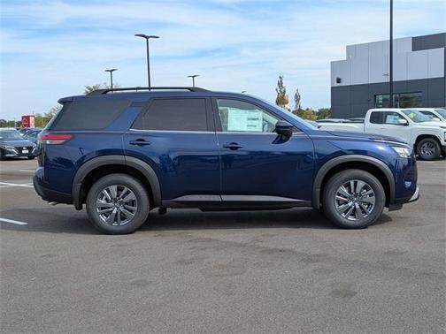 2025 Nissan Pathfinder SV