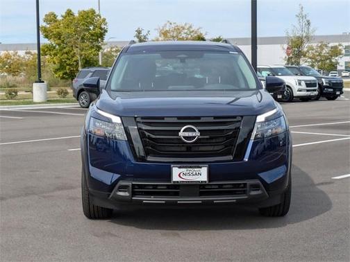 2025 Nissan Pathfinder SV