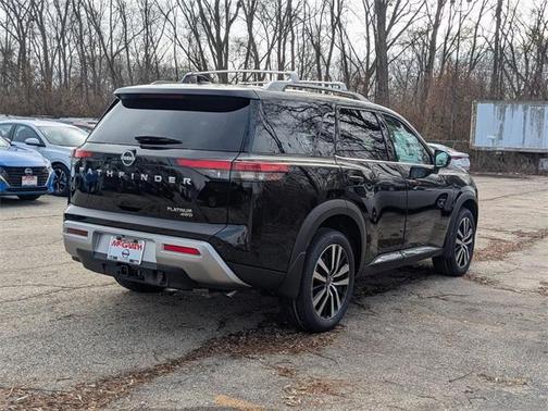 2025 Nissan Pathfinder Platinum