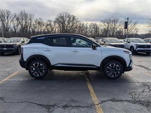 2025 Nissan Kicks SV