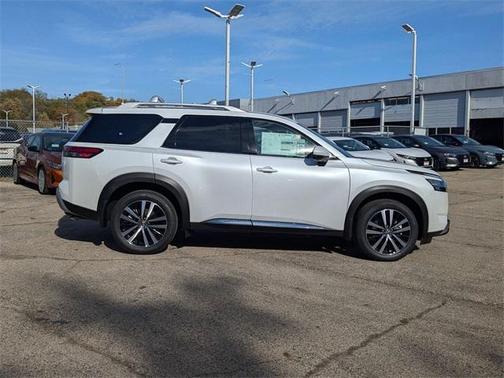 2025 Nissan Pathfinder Platinum