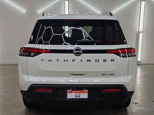 2024 Nissan Pathfinder SV