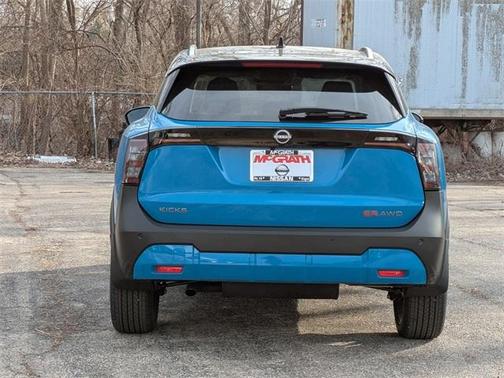 2025 Nissan Kicks SR