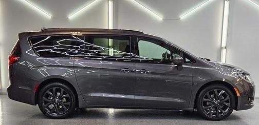 2020 Chrysler Pacifica Touring-L