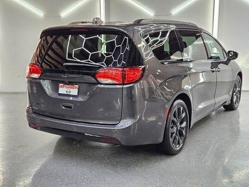 2020 Chrysler Pacifica Touring-L