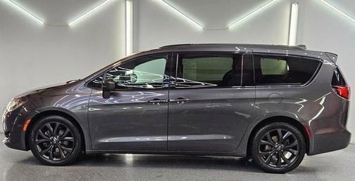 2020 Chrysler Pacifica Touring-L