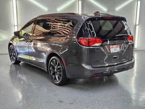 2020 Chrysler Pacifica Touring-L