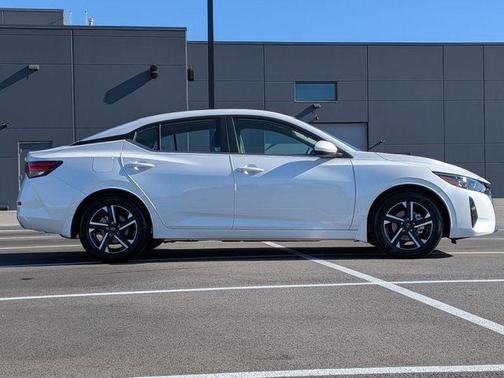 Super Black 2026 Nissan Kicks SV