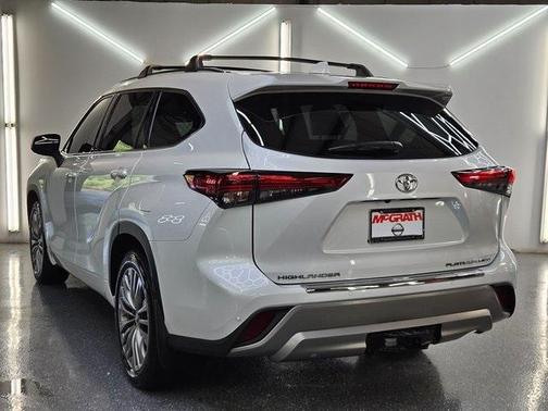 2022 Toyota Highlander Platinum
