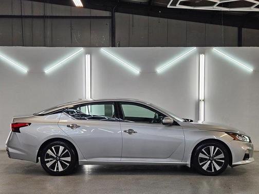2022 Nissan Altima 2.5 SL
