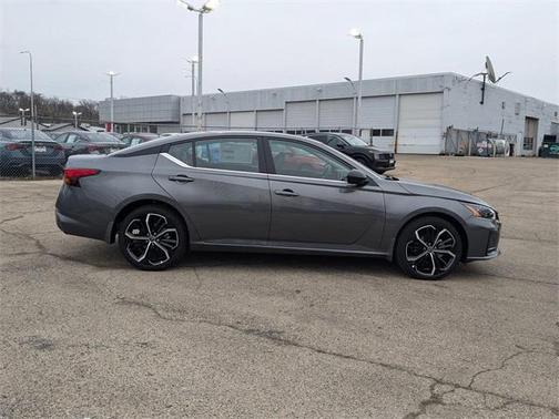 2025 Nissan Altima SR