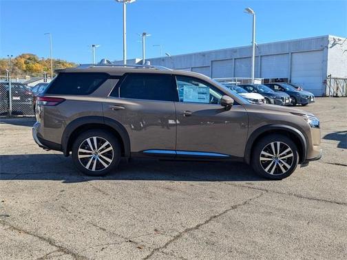 2025 Nissan Pathfinder Platinum