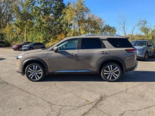 2025 Nissan Pathfinder Platinum