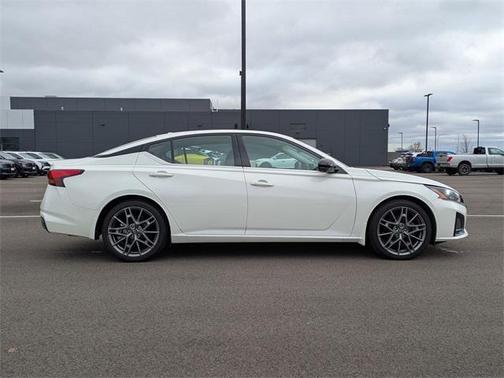 2024 Nissan Altima 2.0 SR