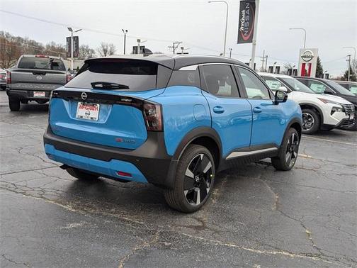 2025 Nissan Kicks SR