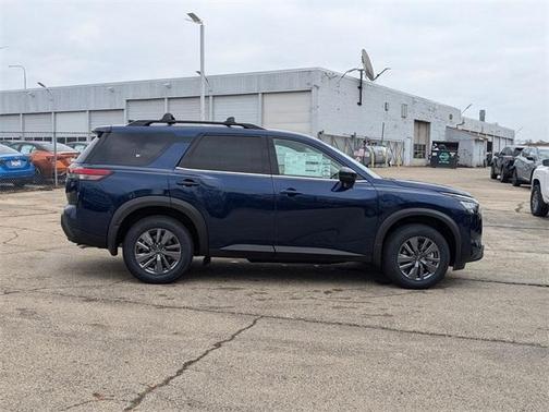 2025 Nissan Pathfinder SL