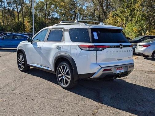 2025 Nissan Pathfinder Platinum