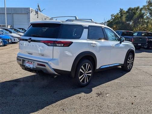 2025 Nissan Pathfinder Platinum