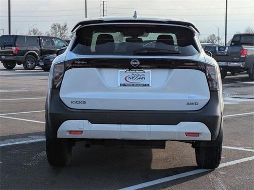 2025 Nissan Kicks SV