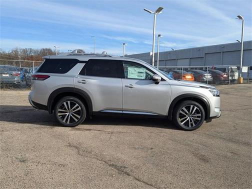 2025 Nissan Pathfinder Platinum