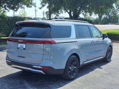 2024 Kia Carnival SX