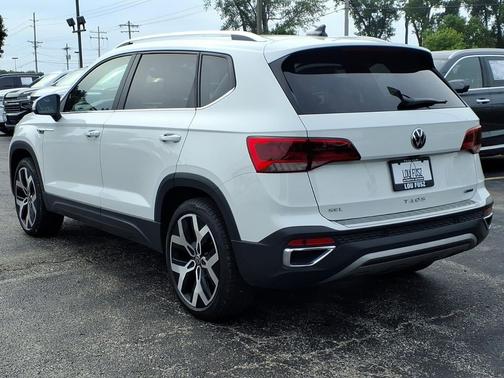 Pure White 2022 Volkswagen Taos SEL