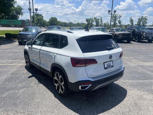 Pure White 2022 Volkswagen Taos SEL