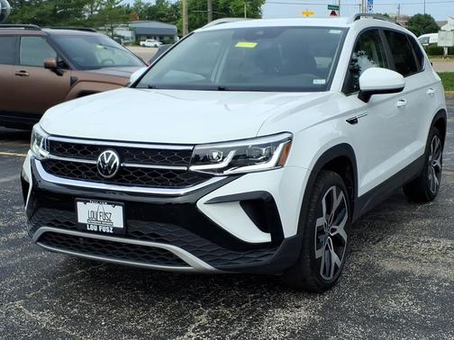Pure White 2022 Volkswagen Taos SEL