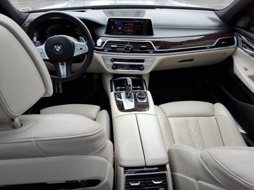 2021 BMW 750 i xDrive