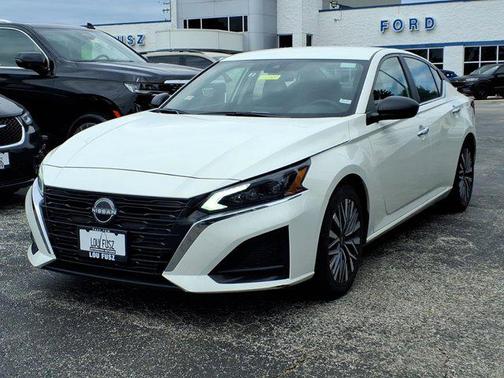 Glacier White 2025 Nissan Altima SV