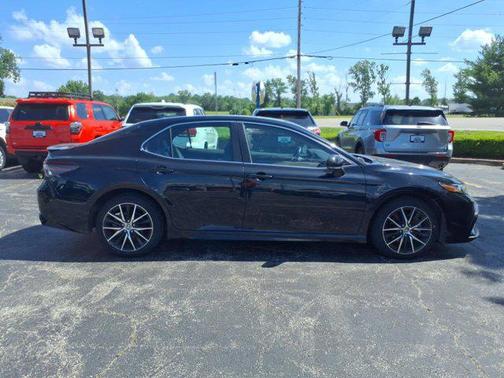2022 Toyota Camry SE