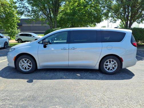 Silver Mist Clearcoat 2024 Chrysler Pacifica Touring L