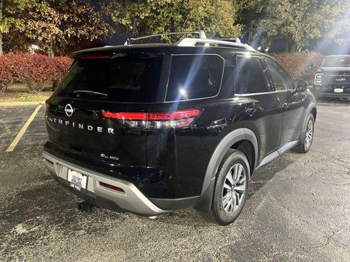 2023 Nissan Pathfinder SL