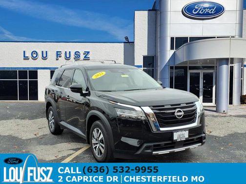 2023 Nissan Pathfinder SL