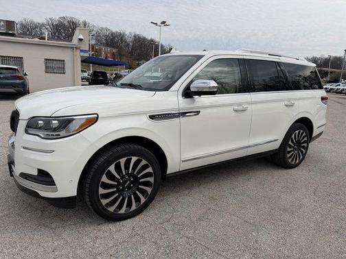 Pristine White Metallic Tri-Coat 2024 Lincoln Navigator Black Label