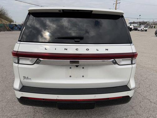 Pristine White Metallic Tri-Coat 2024 Lincoln Navigator Black Label