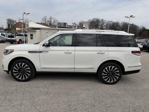 Pristine White Metallic Tri-Coat 2024 Lincoln Navigator Black Label