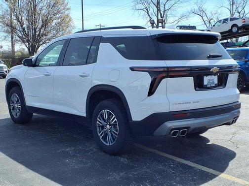 Summit White 2025 Chevrolet Traverse LT