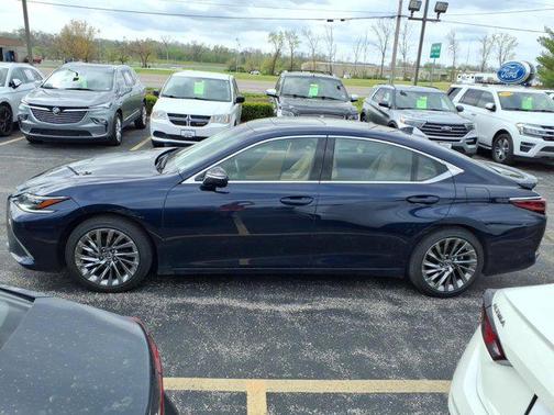 Mica 2024 Lexus ES 300h Ultra Luxury