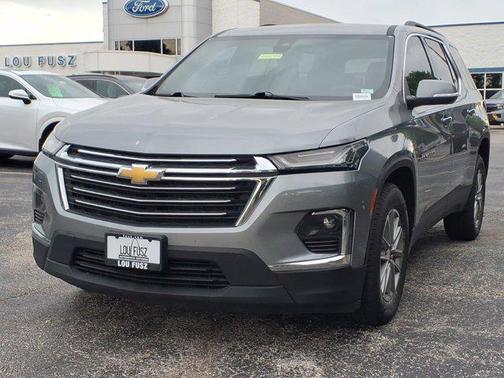Sterling Gray Metallic 2023 Chevrolet Traverse LT Cloth