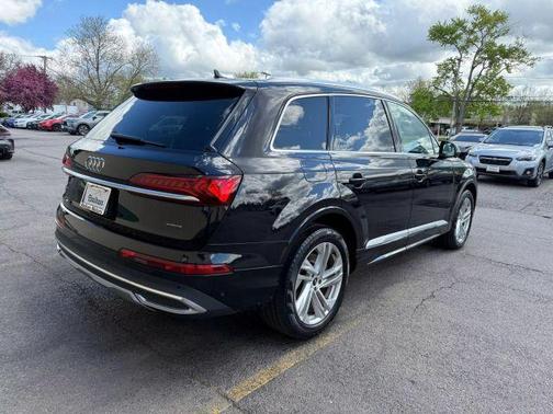 2021 Audi Q7 45 Premium
