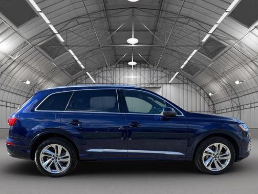 2022 Audi Q7 45 Premium