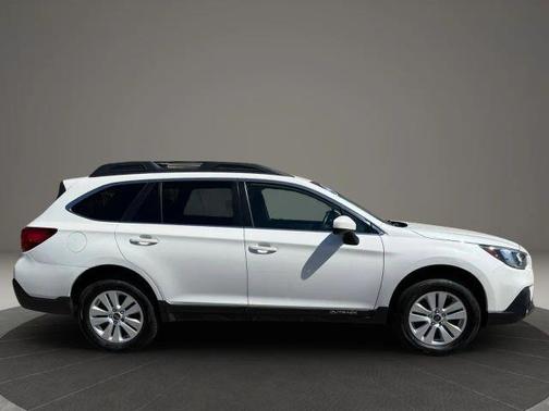 Crystal White Pearl 2018 Subaru Outback 2.5i Premium