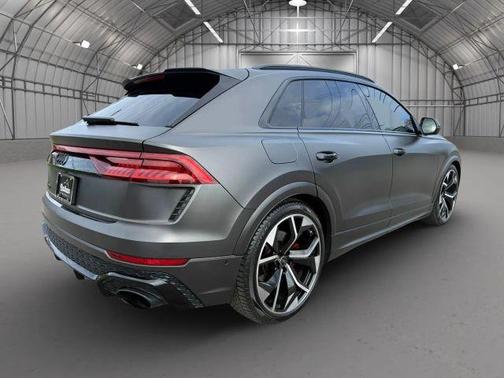 Mythos Black Metallic 2024 Audi RS Q8 4.0T quattro