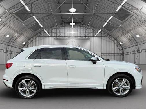 2021 Audi Q3 45 S line Premium