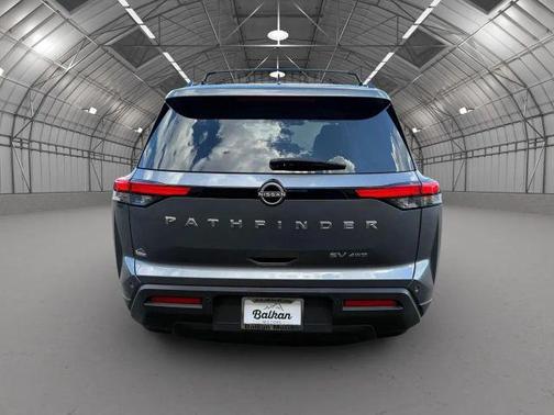2022 Nissan Pathfinder SV