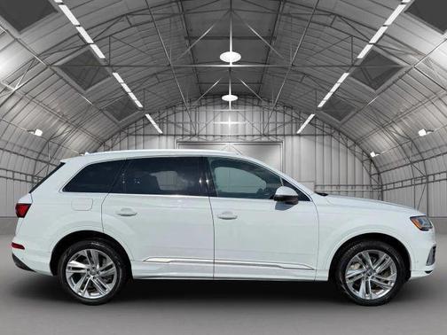 2021 Audi Q7 55 Premium Plus