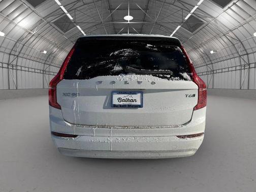 2022 Volvo XC90 T6 Momentum 6 Passenger