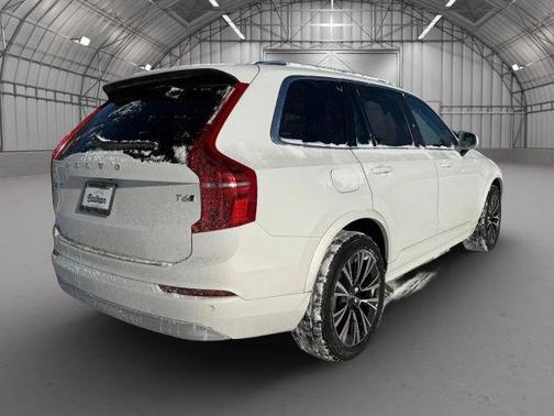 2022 Volvo XC90 T6 Momentum 6 Passenger