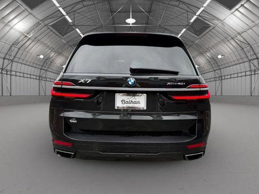 Black 2024 BMW X7 xDrive40i